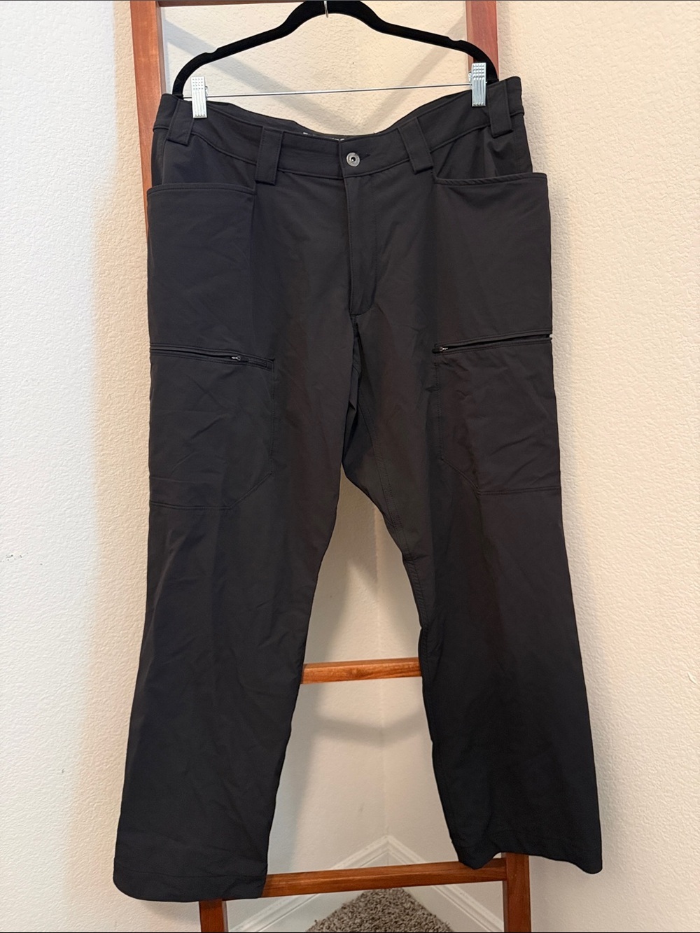 Duluth Trading Co Flexpedition Standard Black Men's Cargo Tech Pants 38x30